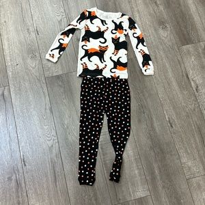 Just one you made by Carter’s size 2t orange and black pajama set new